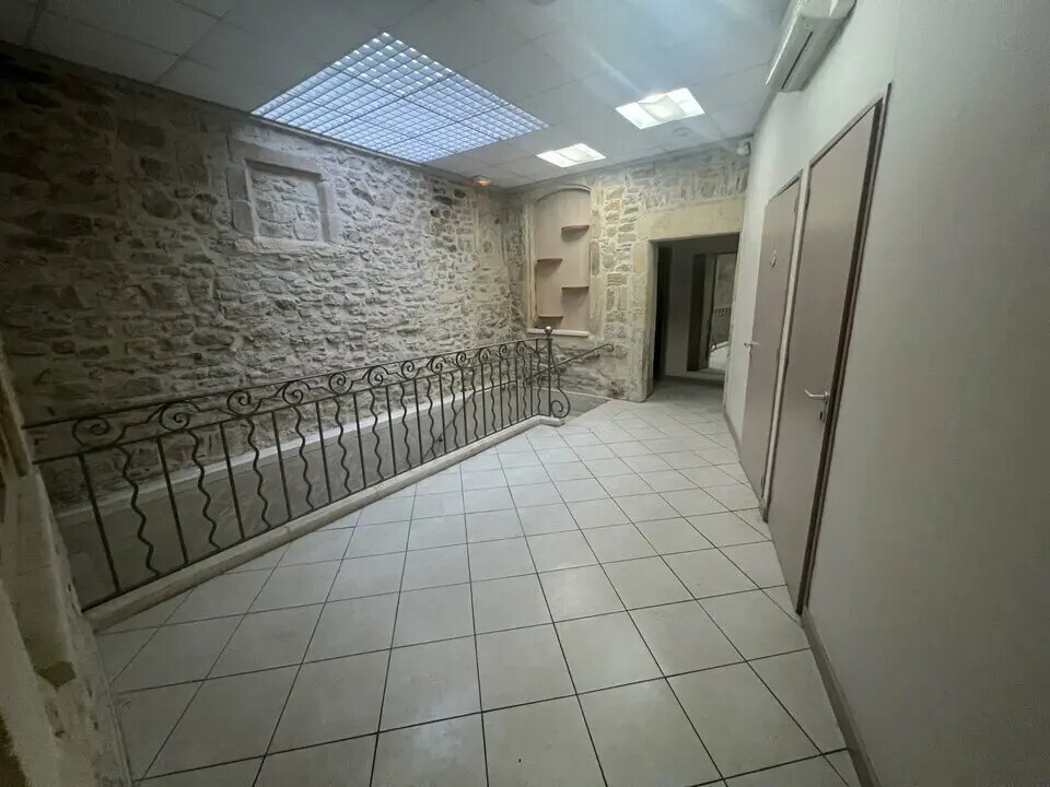 Local commercial dans Bagnols-sur-Cèze à louer Photo intérieure– Image 1 sur 7