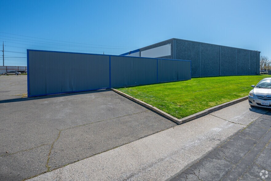 6201 27th St, Sacramento, CA à vendre - Photo de l’immeuble – Image 3 sur 8