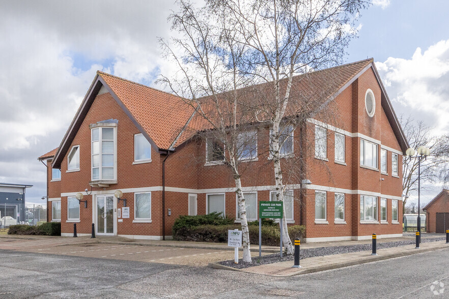 Willie Snaith Rd, Newmarket à louer - Photo principale – Image 1 sur 2