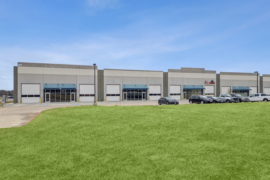 550 W Round Grove Rd, Lewisville, TX à louer - Photo de l’immeuble – Image 3 sur 44