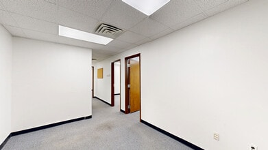 40 Brunswick Ave, Edison, NJ à louer Numérisation 3D Matterport– Image 1 sur 5