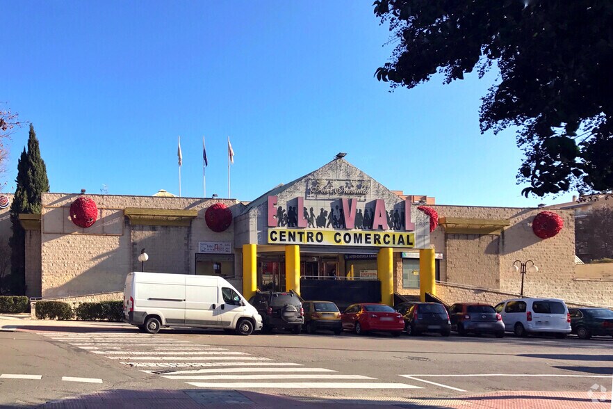 Local commercial dans Alcalá de Henares, Madrid à vendre - Photo de l’immeuble – Image 2 sur 4