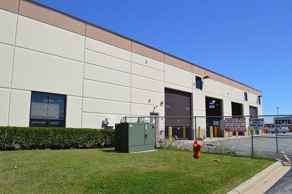 332 Fort Hill Dr, Naperville, IL à louer - Photo de l’immeuble – Image 2 sur 8