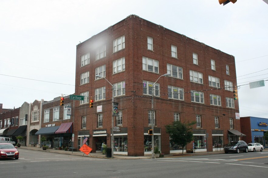 102 S Steele St, Sanford, NC à louer - Photo de l’immeuble – Image 2 sur 6