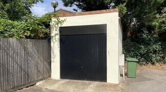 Plus de détails pour 30 West Hill, Epsom - Industriel/Logistique à louer