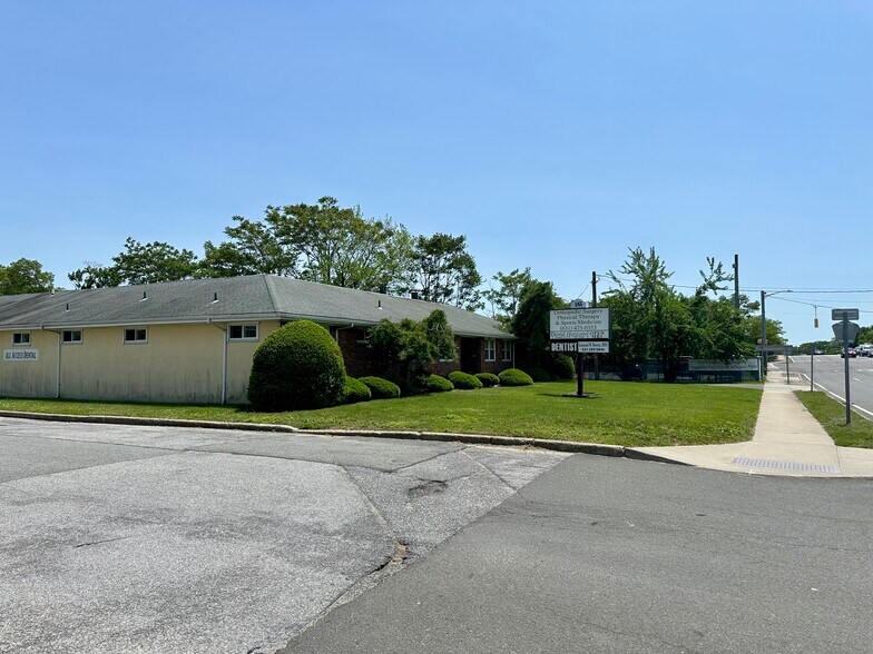 485 N Ocean Ave, Patchogue, NY à vendre - Photo de l’immeuble – Image 3 sur 12