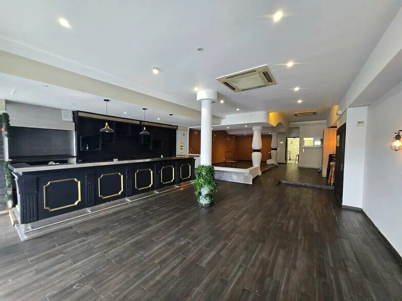 Local commercial dans Nice à louer - Hall d’entrée – Image 3 sur 12