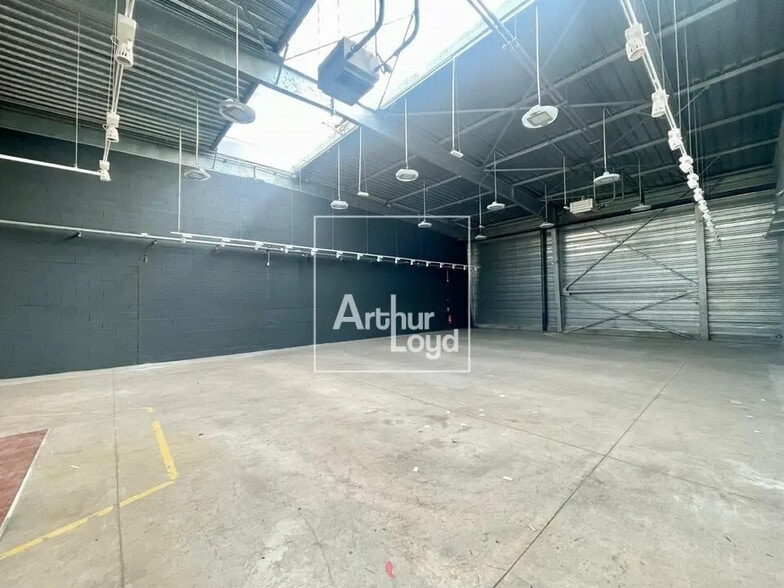 Local d'activités dans Vaux-le-Pénil à vendre - Photo intérieure – Image 1 sur 8