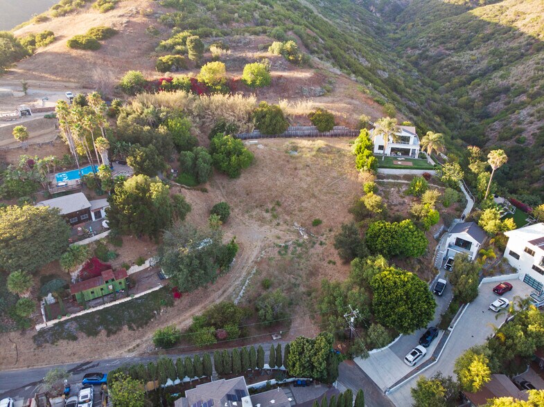 26585 Ocean View Dr, Malibu, CA à vendre - Photo de l’immeuble – Image 3 sur 8