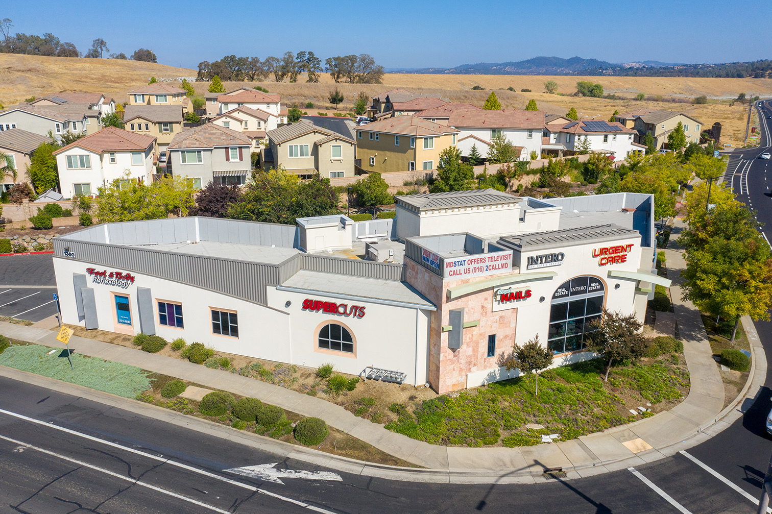 1360 E Natoma St, Folsom, CA à louer Photo de l’immeuble– Image 1 sur 12
