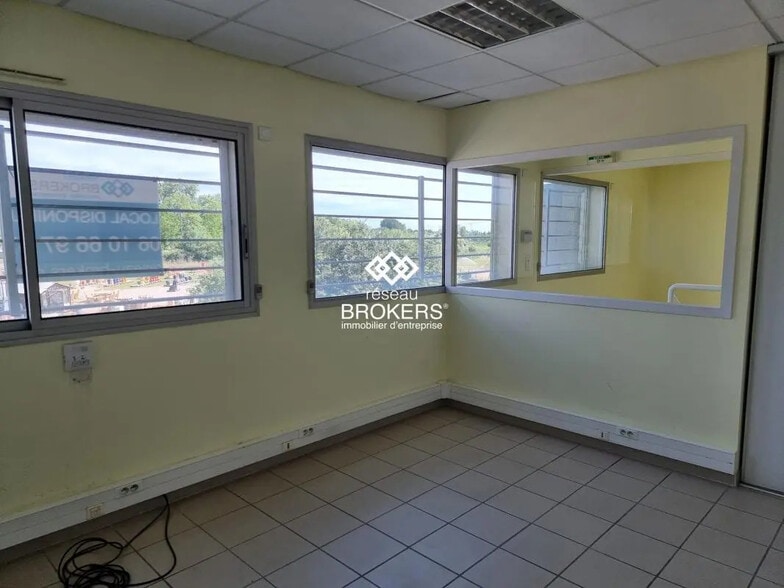 Bureau dans Lunel à louer - Photo de l’immeuble – Image 3 sur 6