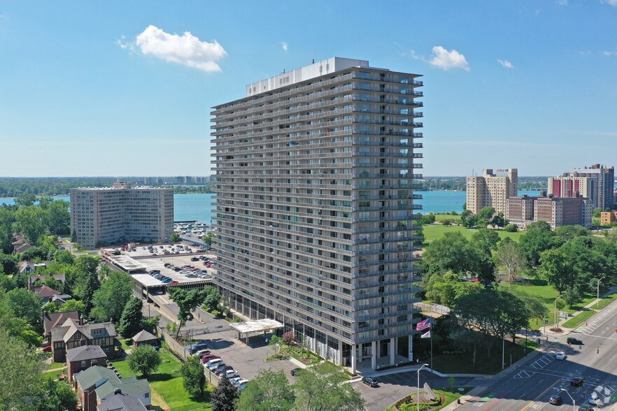9000 E Jefferson Ave, Detroit, MI à louer - Photo principale – Image 1 sur 28