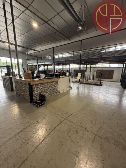 Local commercial dans Portet-sur-Garonne à louer - Photo intérieure – Image 2 sur 6