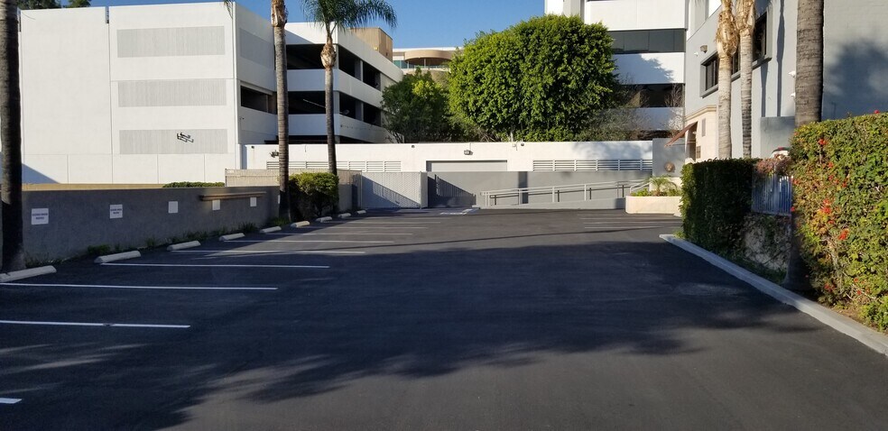 123 N Lake Ave, Pasadena, CA à louer - Photo de l’immeuble – Image 3 sur 5