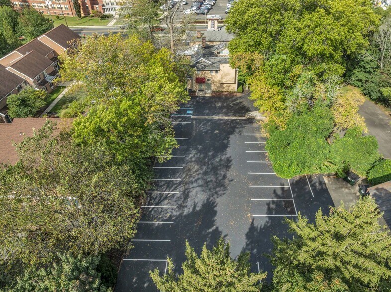 75 South St, Freehold, NJ à vendre - Photo de l’immeuble – Image 3 sur 71