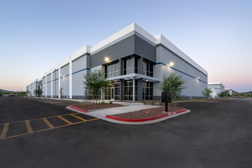 500 E Pinnacle Peak Rd, Phoenix, AZ à louer - Photo de l’immeuble – Image 1 sur 13