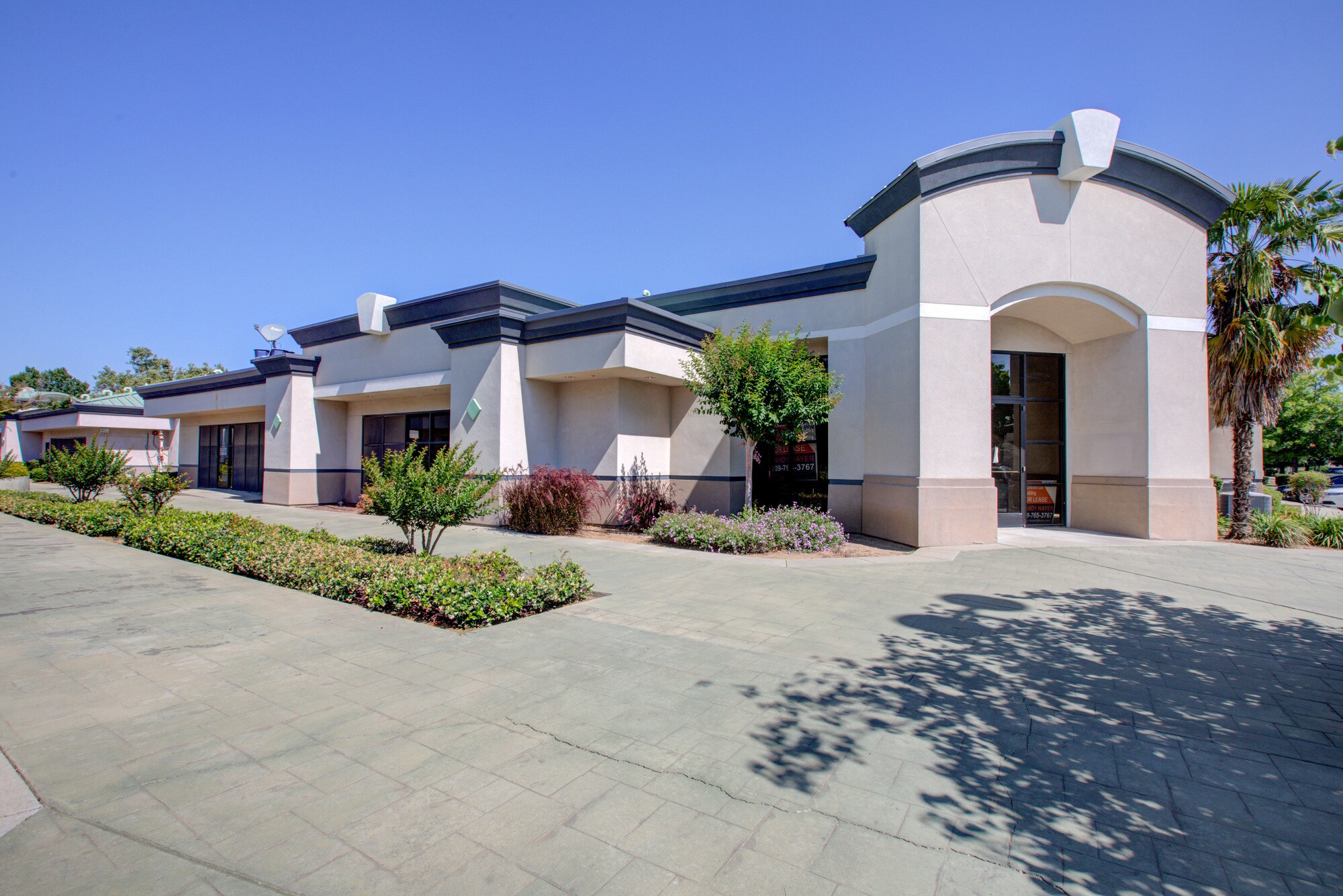 436 E Yosemite Ave, Merced, CA à vendre Photo principale– Image 1 sur 36