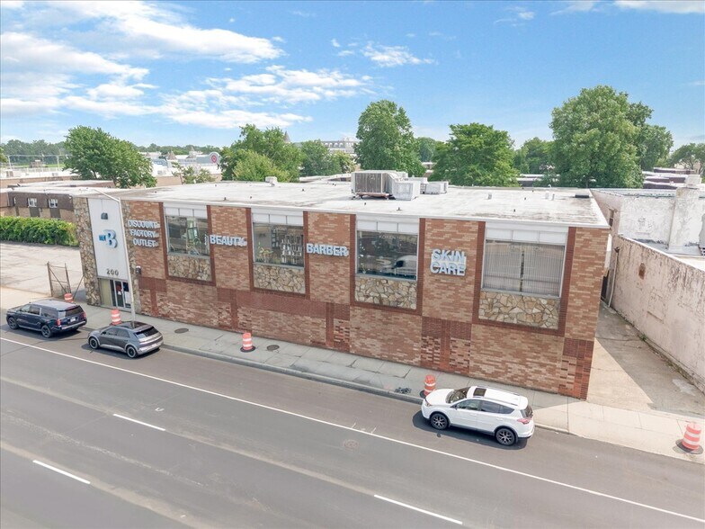 200 E Sunrise Hwy, Freeport, NY à louer - Photo de l’immeuble – Image 3 sur 13