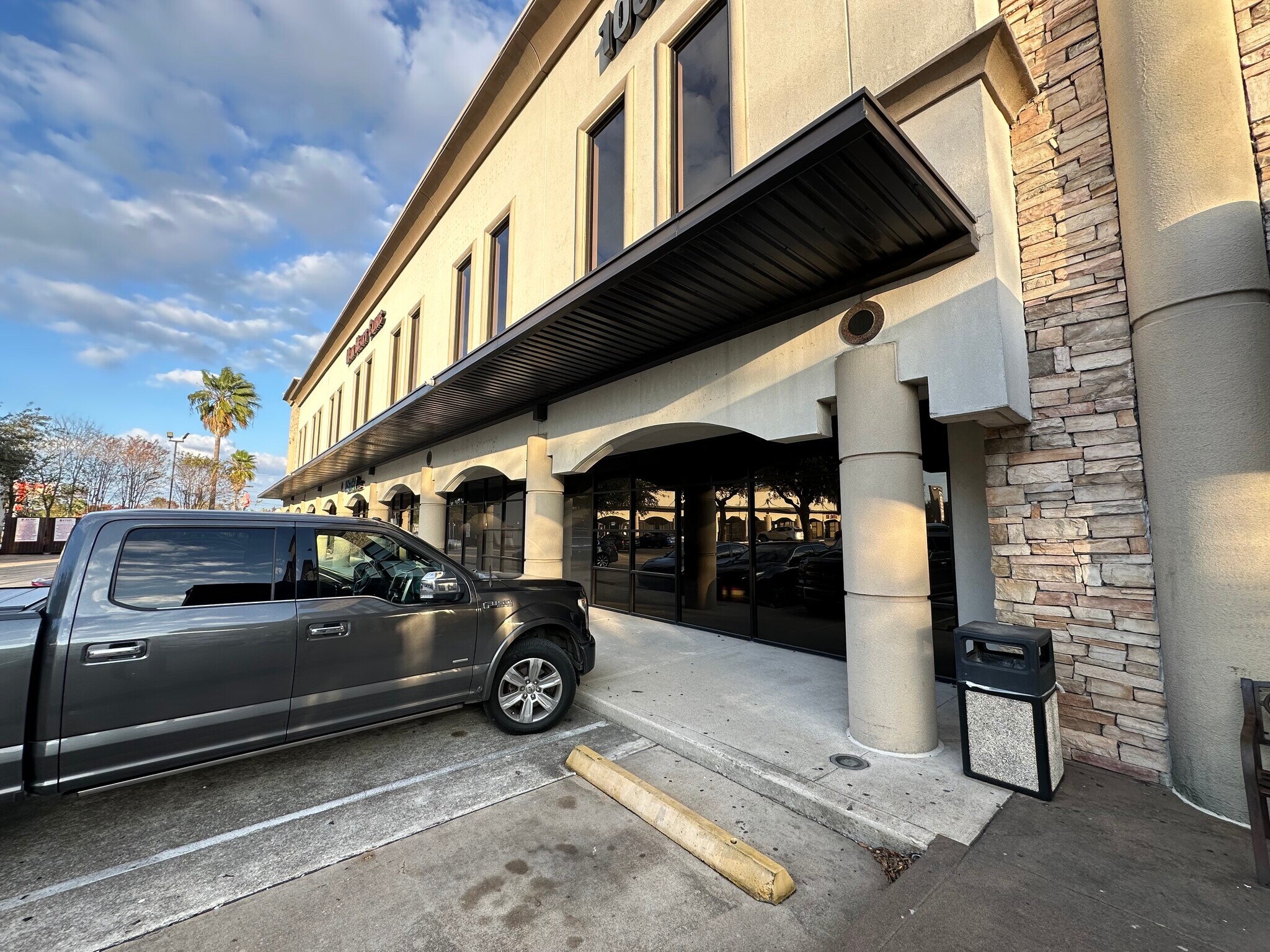 10019 Main St, Houston, TX à louer Photo intérieure– Image 1 sur 7