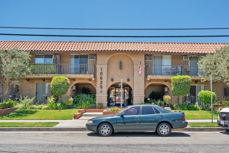 10625 Petit Ave, Granada Hills, CA à vendre - Photo de l’immeuble – Image 3 sur 33