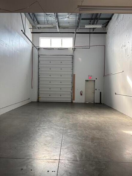 618 E Kent Av S, Vancouver, BC à louer - Photo de l’immeuble – Image 3 sur 11