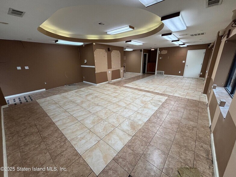 72 Sharrott Ave, Staten Island, NY à louer - Photo intérieure – Image 3 sur 10