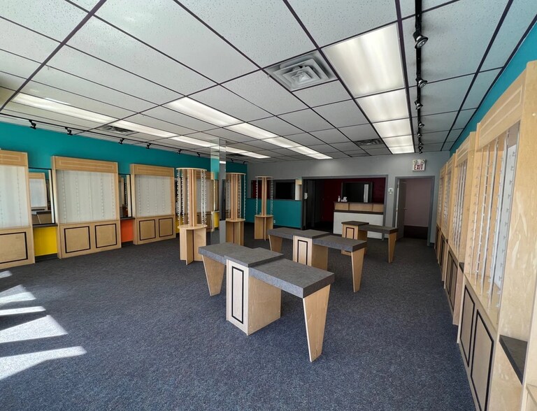 833 W Broadway, Vancouver, BC à louer - Photo intérieure – Image 3 sur 6