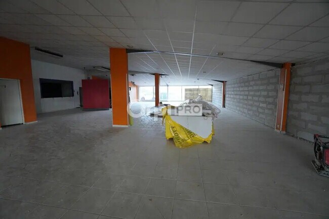 Plus de détails pour Local commercial à vendre