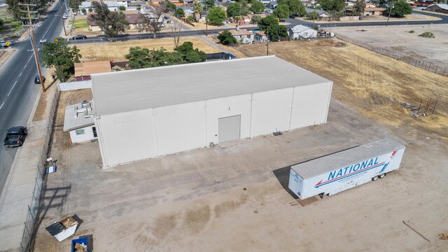 415 W 3rd St, Hanford, CA à vendre - Photo de l’immeuble – Image 1 sur 3