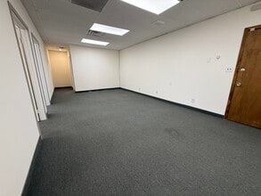 190-210 Sylvan Ave, Englewood Cliffs, NJ à louer Photo intérieure– Image 2 sur 5