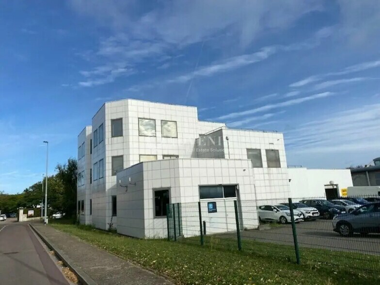 Bureau dans Poissy à louer - Photo de l’immeuble – Image 3 sur 12