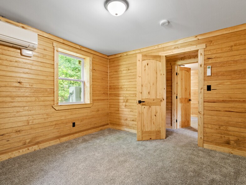 137 Red Maple Ln, Burnsville, NC à vendre - Photo intérieure – Image 3 sur 28