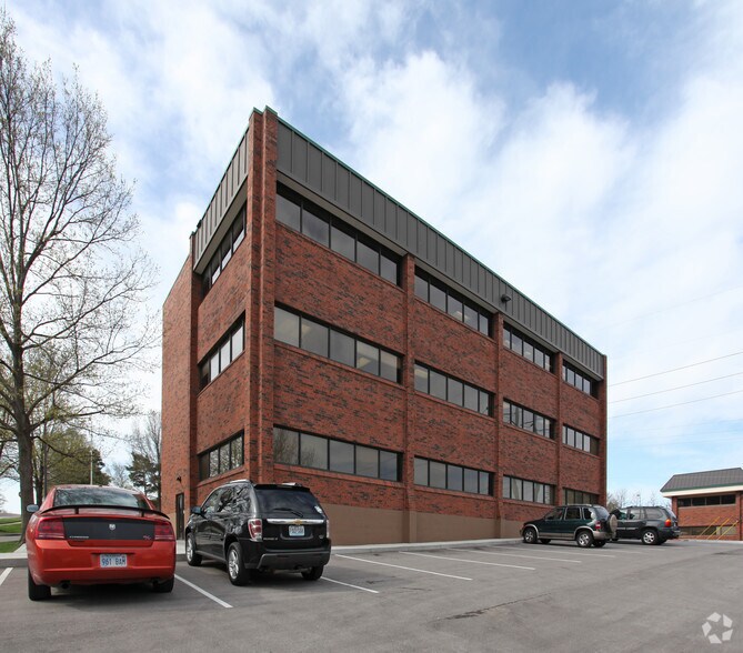 10300 W 103rd St, Overland Park, KS à vendre - Photo de l’immeuble – Image 3 sur 23