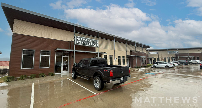 230 N O'Connor Ridge Blvd, Irving, TX à louer - Photo de l’immeuble – Image 2 sur 4