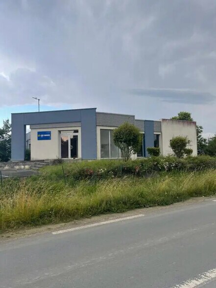 Local d'activités dans CHANGÉ à vendre - Photo de l’immeuble – Image 2 sur 9