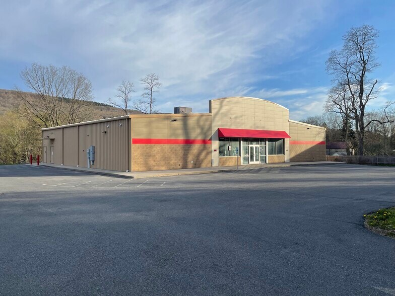 270 Main St, Worcester, NY à vendre - Photo de l’immeuble – Image 2 sur 6