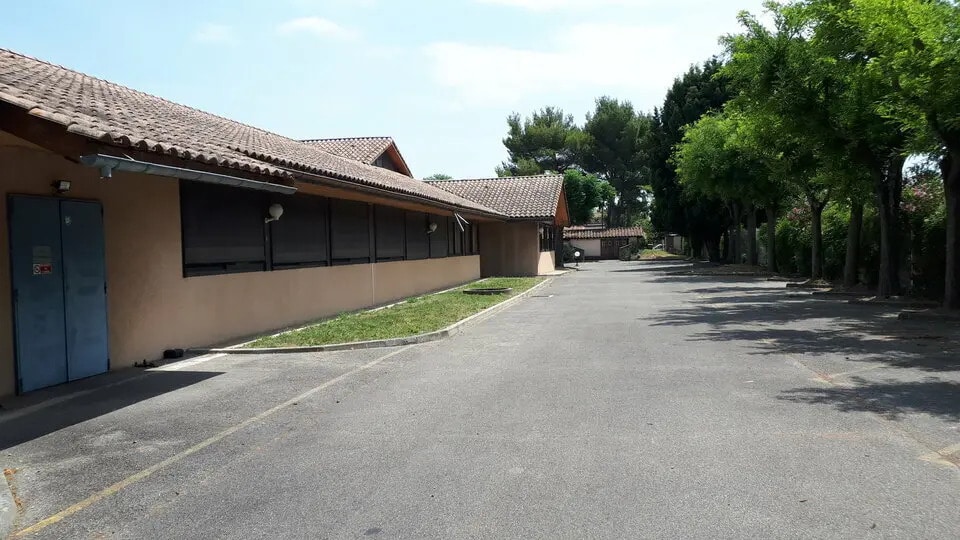 Bureau dans Le Pontet à vendre - Photo de l’immeuble – Image 2 sur 11