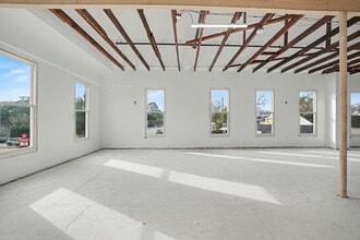 2517 Bull St, Savannah, GA à louer Photo intérieure– Image 2 sur 2