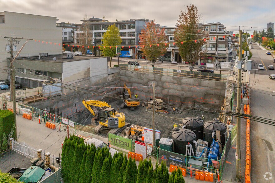 4711 Hastings St, Burnaby, BC à louer - Photo principale – Image 1 sur 2