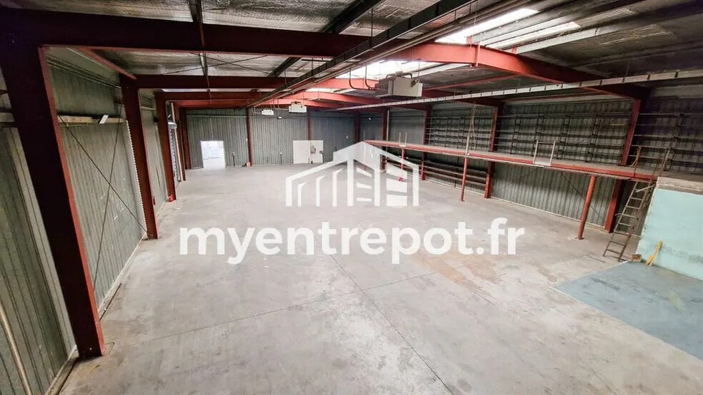 Local d'activités dans Vitrolles à vendre - Photo de l’immeuble – Image 3 sur 9