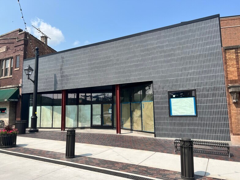 10 S Park Ave, Lombard, IL à louer - Photo principale – Image 1 sur 13