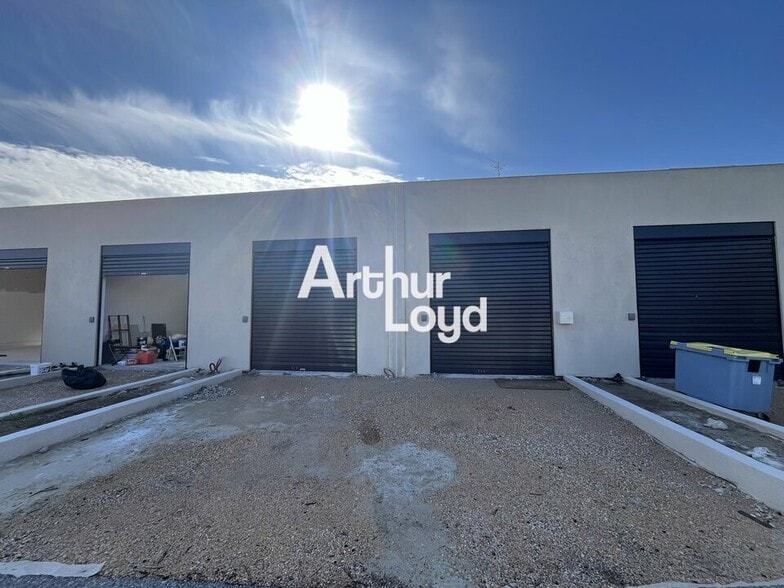 Local d'activités dans Fréjus à vendre - Photo de l’immeuble – Image 3 sur 4