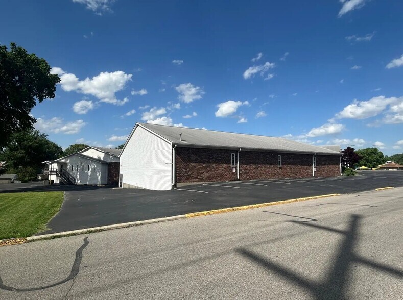 125 E Montgomery Ave, Clarksville, IN à vendre - Photo de l’immeuble – Image 3 sur 8