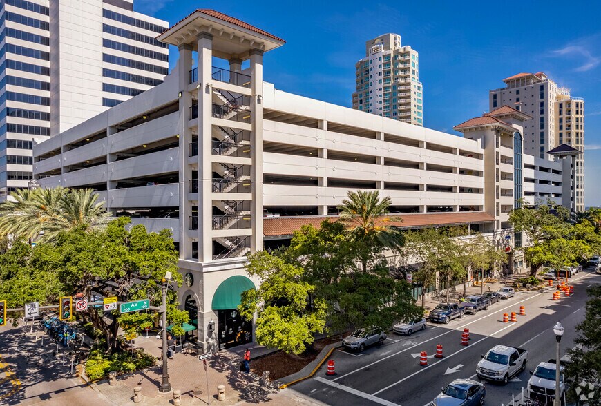 101-179 2nd Ave N, Saint Petersburg, FL à louer - Photo de l’immeuble – Image 1 sur 8