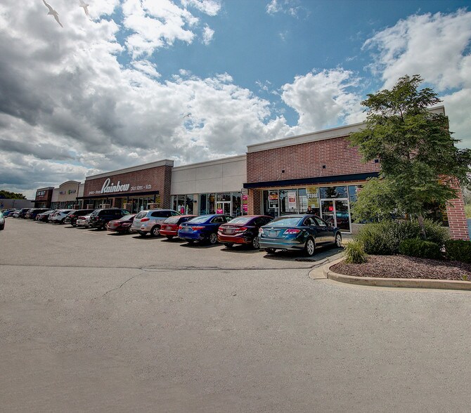 10324-10448 W Silver Spring Dr, Milwaukee, WI à louer - Photo de l’immeuble – Image 3 sur 5