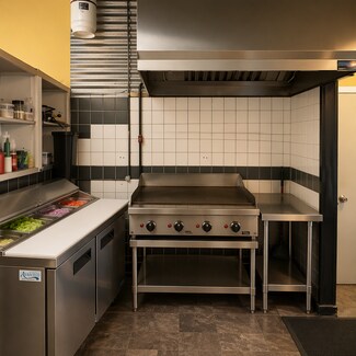 Plus de détails pour 100 E Adams St, Waterman, IL - Local commercial à louer