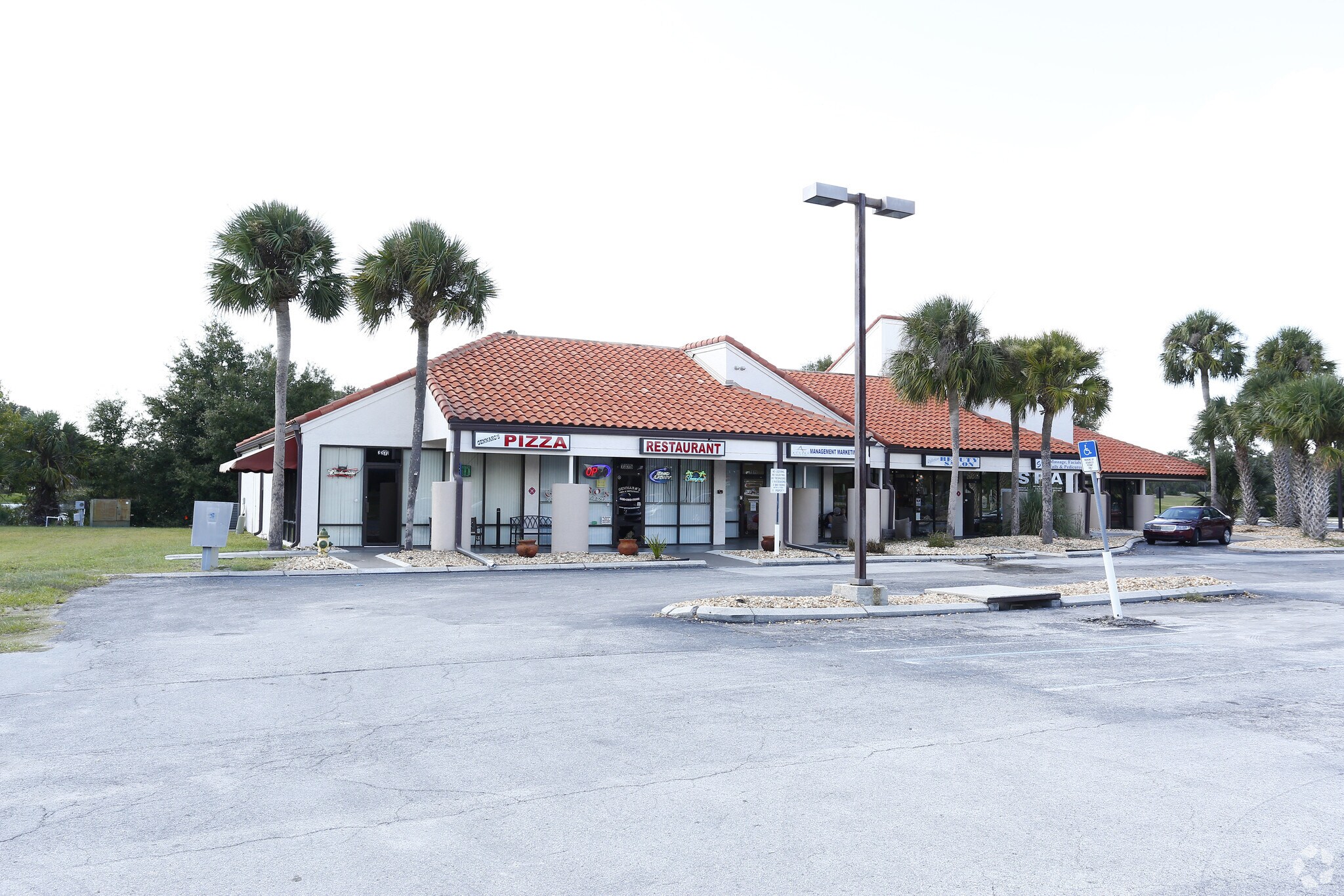 7391 Commercial Way, North Weeki Wachee, FL à louer Photo principale– Image 1 sur 10