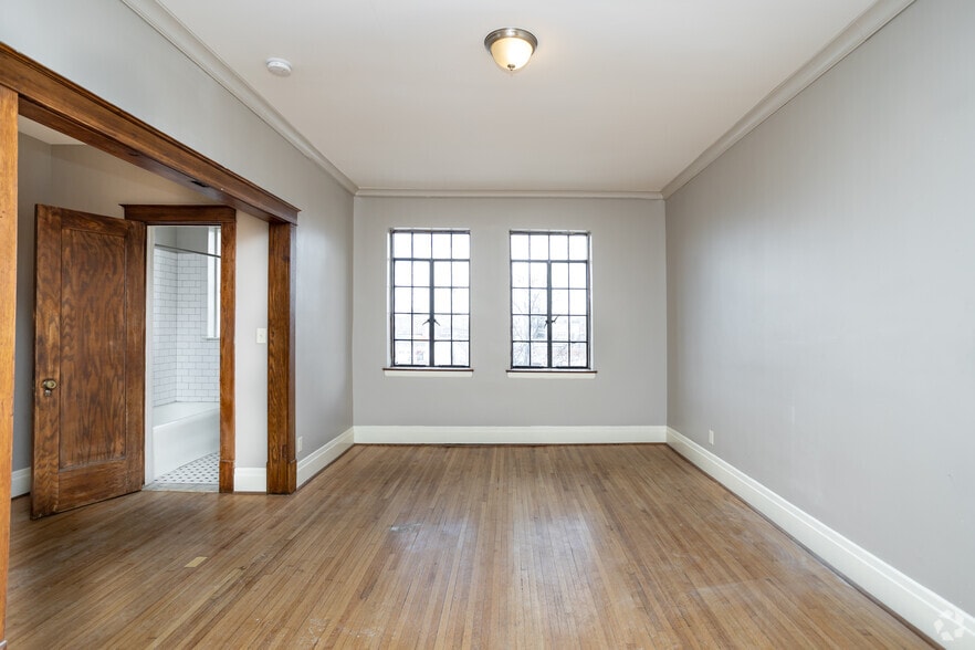 531 3rd St, Niagara Falls, NY à vendre - Photo intérieure – Image 1 sur 14