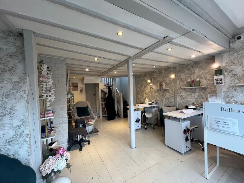 6 High St, Kings Langley à louer - Photo de l’immeuble – Image 2 sur 5