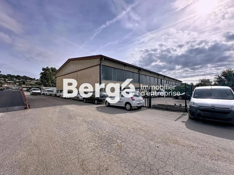 Industriel/Logistique dans La Roquette-sur-Siagne à louer - Photo de l’immeuble – Image 3 sur 5